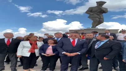 TDP Genel Başkanı Mustafa Sarıgül, Kocatepe Anıtı’nı ziyaret etti