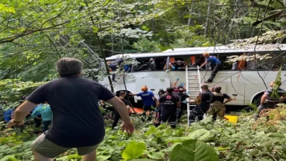 Bursa’da tur otobüsü kaza yaptı