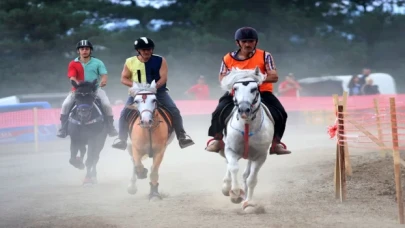Kastamonu’da 31. Geleneksel Atatürk ve İstiklal Kupası At Yarışları düzenlendi