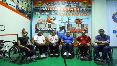 Genç para basketbolcular, ayyıldızlı formayı giyebilmek için çalışıyor 