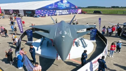 İlk uçuşuna hazırlanan Bayraktar Kızılelma, TEKNOFEST KARADENİZ’de vitrine çıktı