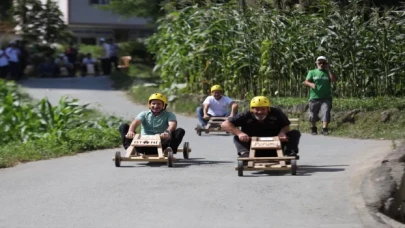 Rize’de tahta arabalar ”Laz Ralli”de yarıştı
