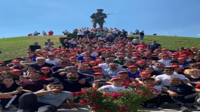 Muaythai sporcuları, Dumlupınar Şehitliği’ni ziyaret etti