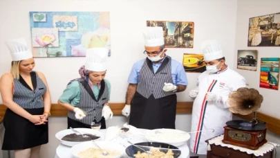 Onkoloji hastaları doktorlarıyla magnolia tatlısı atölye çalışması yaptı