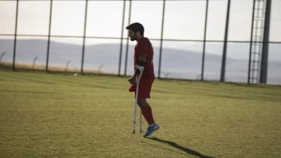Van depreminde ayağını kaybeden Okan Şahiner’in milli futbolculuğa uzanan öyküsü