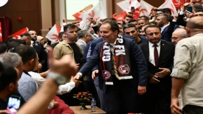 Yeniden Refah Partisi Genel Başkanı Erbakan, Gaziantep’te partinin il kongresine katıldı: