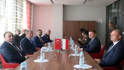Milli Savunma Bakanı Akar, Polonyalı mevkidaşı Blaszczak ile görüştü