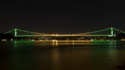 Fatih Sultan Mehmet Köprüsü Brezilya bayrağının renklerine büründü
