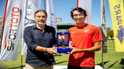 Mete Gazoz, ”Sportif Fair Play Kariyer Dalı” ödülünü Antalya’da aldı