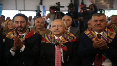 Kılıçdaroğlu, havai fişek fabrikası patlamasında hayatını kaybedenlerin yakınlarıyla buluştu
