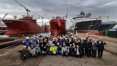 Dünyanın en büyük yüzen fabrika balıkçı gemisi