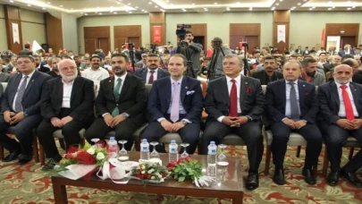 Yeniden Refah Partisi Genel Başkanı Erbakan, Malatya’da partisinin il kongresine katıldı