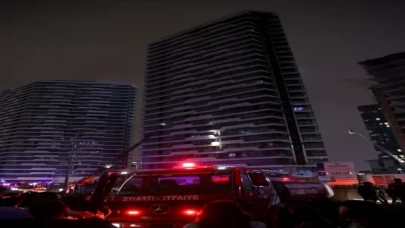 Kadıköy’de 24 katlı binada çıkan yangın söndürüldü