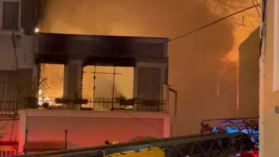 Beyoğlu’nda bir binada başlayan yangın 5 binaya sıçradı