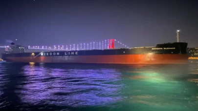 İstanbul Boğazı’nda arızalanan yük gemisi kurtarıldı