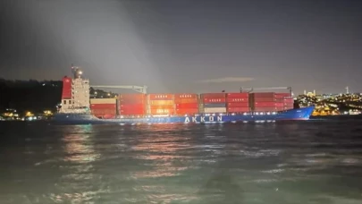 İstanbul Boğazı’ndaki gemi trafiği arızalanan konteyner gemisi dolayısıyla askıya alındı