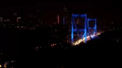 İstanbul’da iki köprü, Dünya Çocuk Hakları Günü için ışıklandırıldı