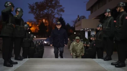 Cumhurbaşkanı Erdoğan, Milli Savunma Bakanı Akar’dan telefonda bilgi aldı