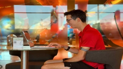 Olimpiyat şampiyonu  Mete Gazoz, AA’nın ”Yılın Fotoğrafları” oylamasına katıldı