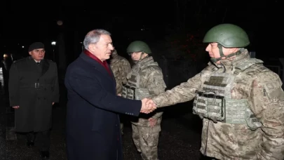 Milli Savunma Bakanı Akar, Gazi Osman Paşa Kışlası’nı ziyaret etti