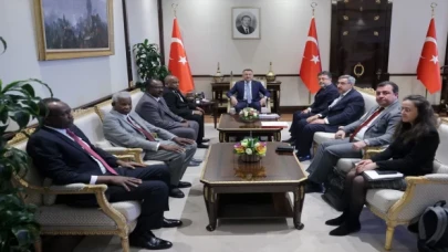 Cumhurbaşkanı Yardımcısı Oktay, Sudan Kabine Bakanı Elderi ve Tarım Bakanı El Beşiri’yi kabul etti
