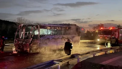 Pendik’te alev alan servis otobüsü kullanılamaz hale geldi