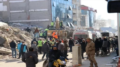 Adıyaman’da bir çift depremden 128 saat sonra enkazdan sağ çıkarıldı