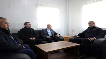 Bakan Akar, Saadet Partisi Genel Başkanı Karamollaoğlu ile görüştü