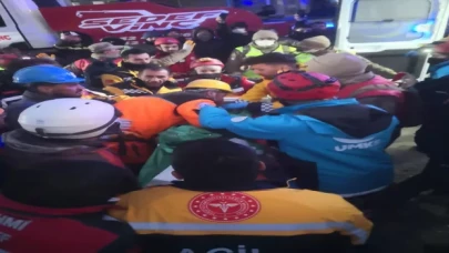 Adıyaman’da 207 saat sonra 45 yaşındaki Ramazan Yücel enkazdan çıkarıldı