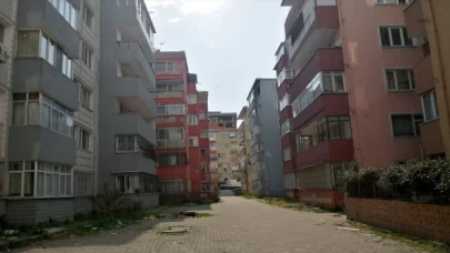 Anlaşmazlık sebebiyle yıkılamayan siteye bilirkişi ”çok riskli” raporu verdi