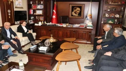 İYİ Parti Genel Başkanı Akşener, depremden etkilenen Adana’da ziyaretlerde bulundu