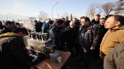 Enerji ve Tabii Kaynaklar Bakanı Dönmez, Elbistan’da çadır kenti ziyaret etti