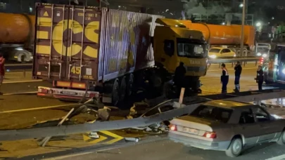 İstanbul’da Basın Ekspres Yolu, tır kazası sebebiyle trafiğe kapandı