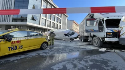 Bağcılar’da kontrolden çıkan kamyon 6 araca çarparak durdu