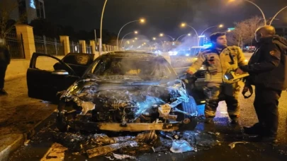 Başkentte yanan araba kullanılamaz hale geldi