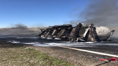 Şırnak’ta akaryakıt tankeriyle kamyonetin çarpıştığı kazada 1 kişi öldü, 5 kişi yaralandı