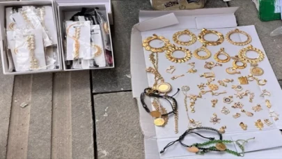 Adıyaman’da enkazdan çıkan değerli eşyalar sahiplerine teslim ediliyor