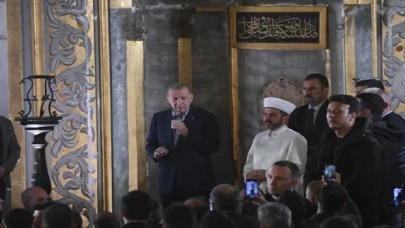 Cumhurbaşkanı Erdoğan, dün gece Ayasofya Camii’nde namaz kıldı, Kur’an okudu