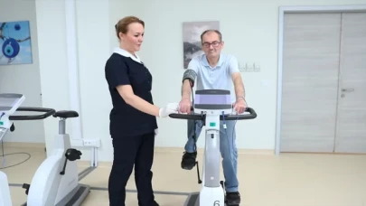 Akciğer ve kalp nakli yapılan hastalar fizik tedaviyle güç topluyor