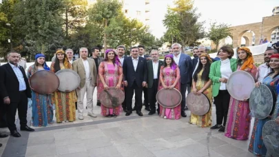 Cumhurbaşkanı Yardımcısı Yılmaz, Diyarbakır’da STK ve iş dünyası temsilcileriyle bir araya geldi