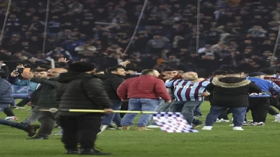 TrabzonsporFenerbahçe maçının ardından saha içinde arbede yaşandı