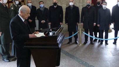Bahçeli, Anıtkabir'i ve Alparslan Türkeş'in mezarını ziyaret etti