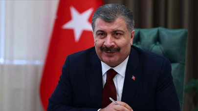 Bakan Koca, kongredeki kalabalığı görmezden geldi