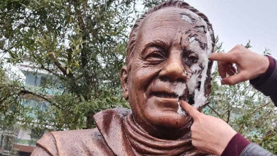 Bekir Coşkun heykeline saldırı