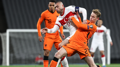 Burak Yılmaz portakalı ilk yarıda ikiledi! Türkiye 2 - Hollanda 0