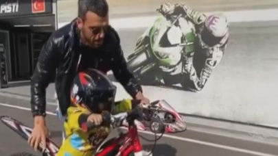 Kenan Sofuoğlu, 2 yaşındaki oğlunun motosiklet kullandığı anları paylaştı