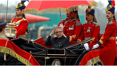 Pakistan Devlet Başkanı, aşılanmasının ardından Kovid-19'a yakalandı