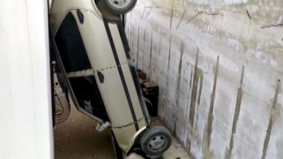 Sürücü vitesleri karıştırınca araç eve dik girdi