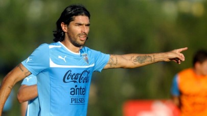 44 yaşında, 31. takımına imza attı