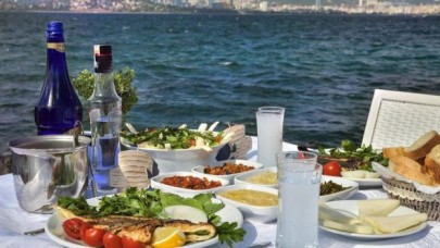 Antalya esnafı: Bizi pandemi değil alkol yasağı vuracak